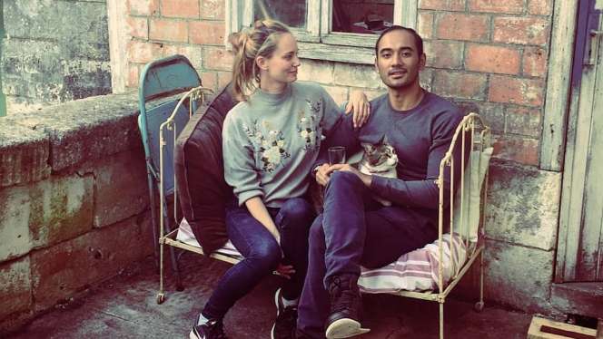 5 Artis Tampan yang Nikahi Cewek Bule, Jodoh Lintas Negara