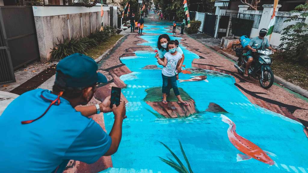 Mengintip Warna-Warni Mural 3D di Jalanan Cilandak, Keren!