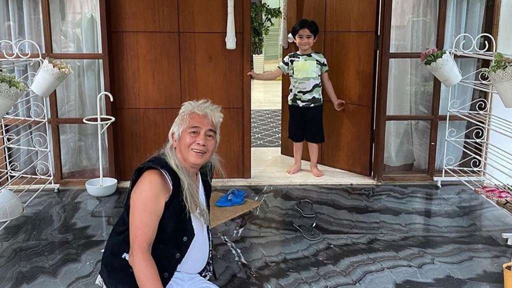 Lagi Berseteru, 5 Potret Gideon Tengker Bersama Keluarga Raffi