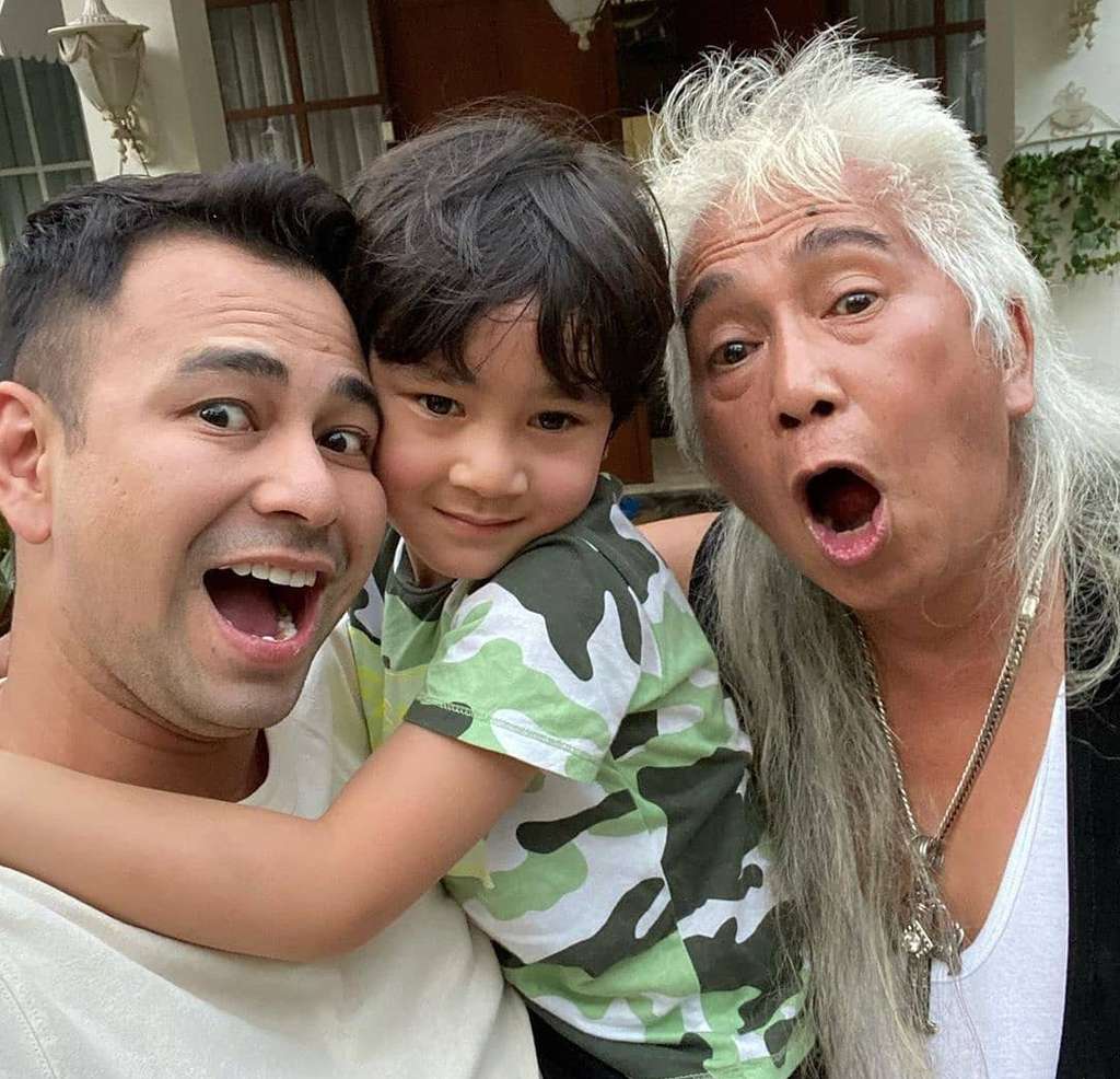 Lagi Berseteru, 5 Potret Gideon Tengker Bersama Keluarga Raffi