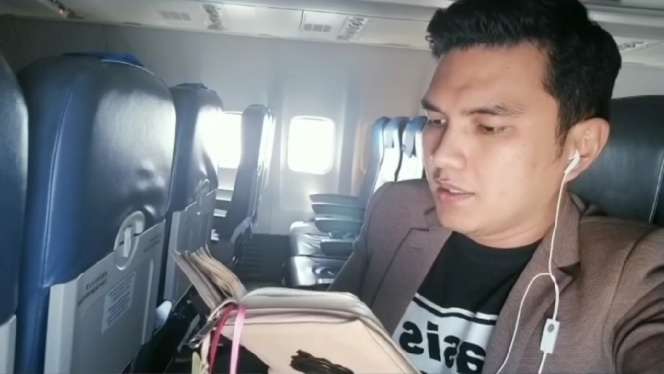 Tuai Pro-Kontra, 5 Potret Aldi Taher Ngaji di Tempat Tak Biasa