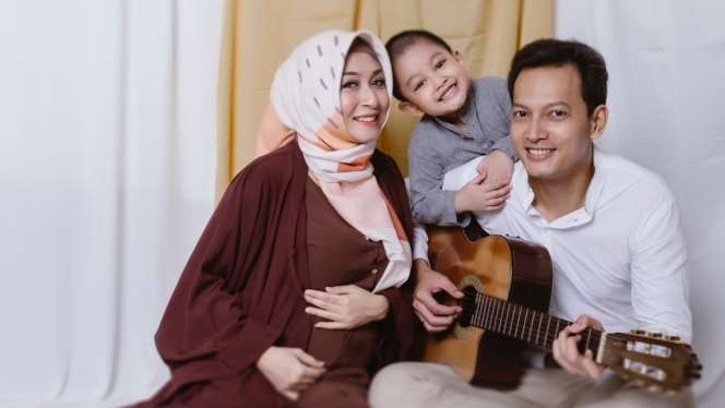 Potret Baby Bump Kehamilan Kedua Istri Fed Nuril, Romantis