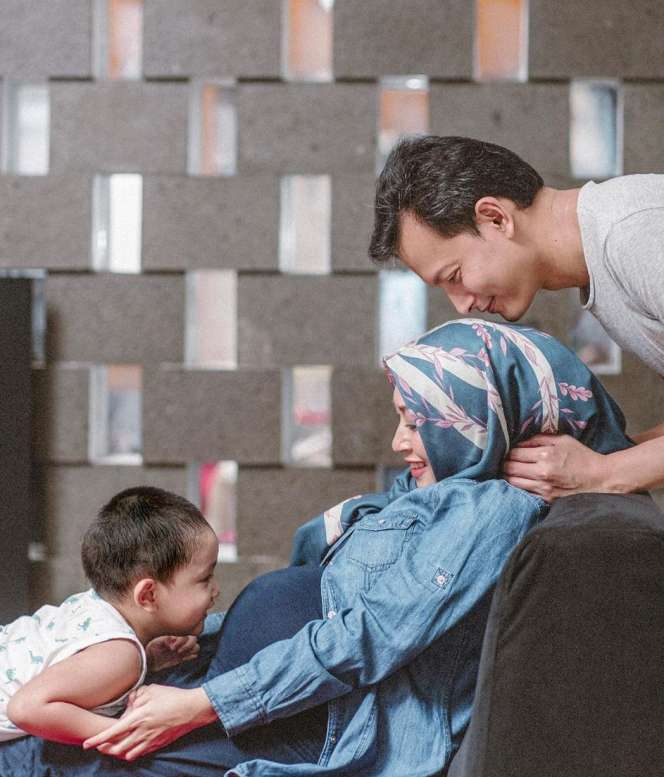 Potret Baby Bump Kehamilan Kedua Istri Fed Nuril, Romantis