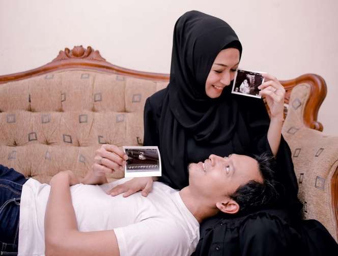 Potret Baby Bump Kehamilan Kedua Istri Fed Nuril, Romantis