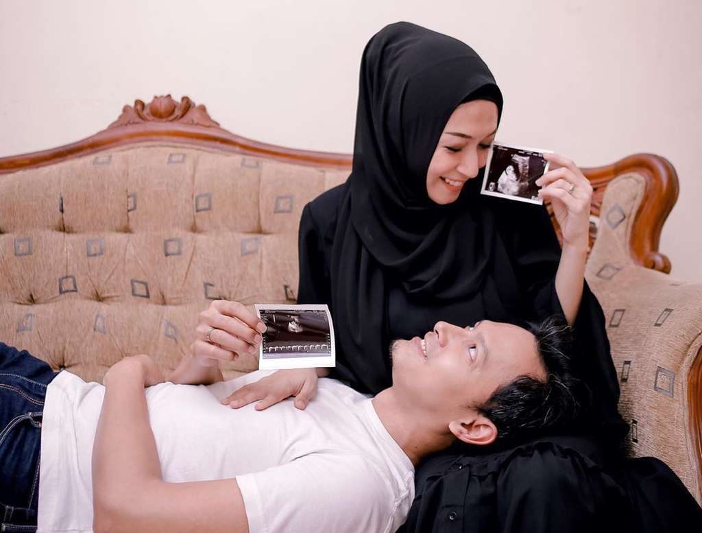 Potret Baby Bump Kehamilan Kedua Istri Fed Nuril, Romantis