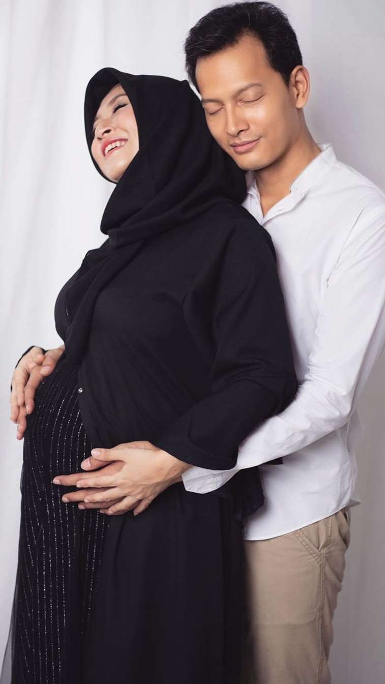 Potret Baby Bump Kehamilan Kedua Istri Fed Nuril, Romantis