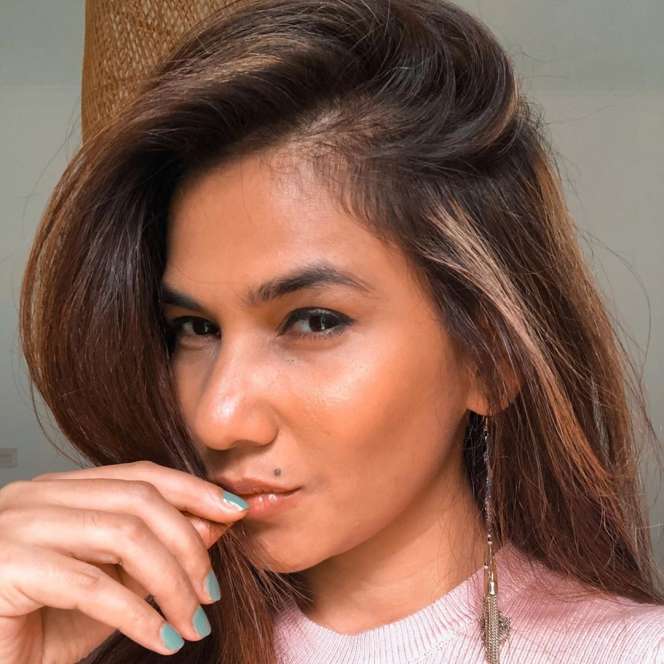 7 Potret Nova Eliza di Usia 40 Tahun, Kayak Masih Mahasiswa