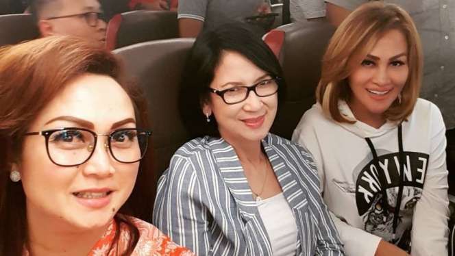 Tak Pernah Terekspos, Ini Sosok Ibu Tiri Nagita Slavina