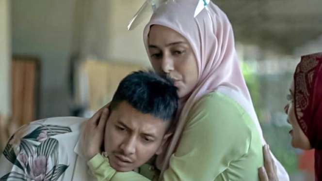 Potret Pilu Wajah Terpukul Fairuz A Rafiq Usai Keguguran