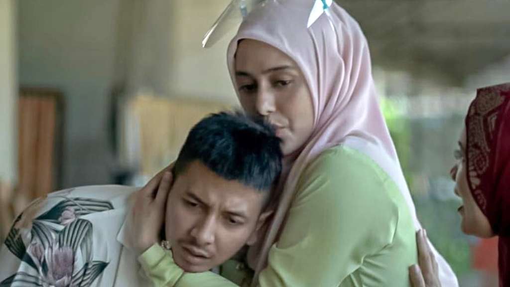 Potret Pilu Wajah Terpukul Fairuz A Rafiq Usai Keguguran