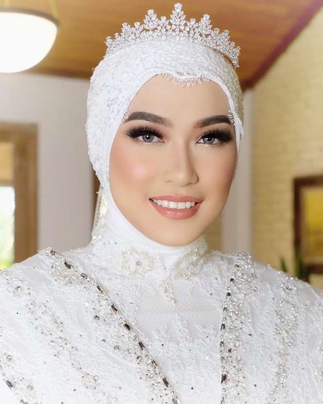 Pesona Cantiknya Kakak Ipar Nasution, Tatapannya Bikin Adem