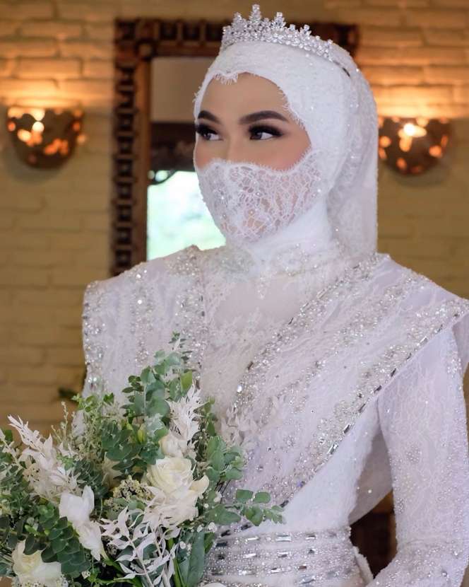 Pesona Cantiknya Kakak Ipar Nasution, Tatapannya Bikin Adem