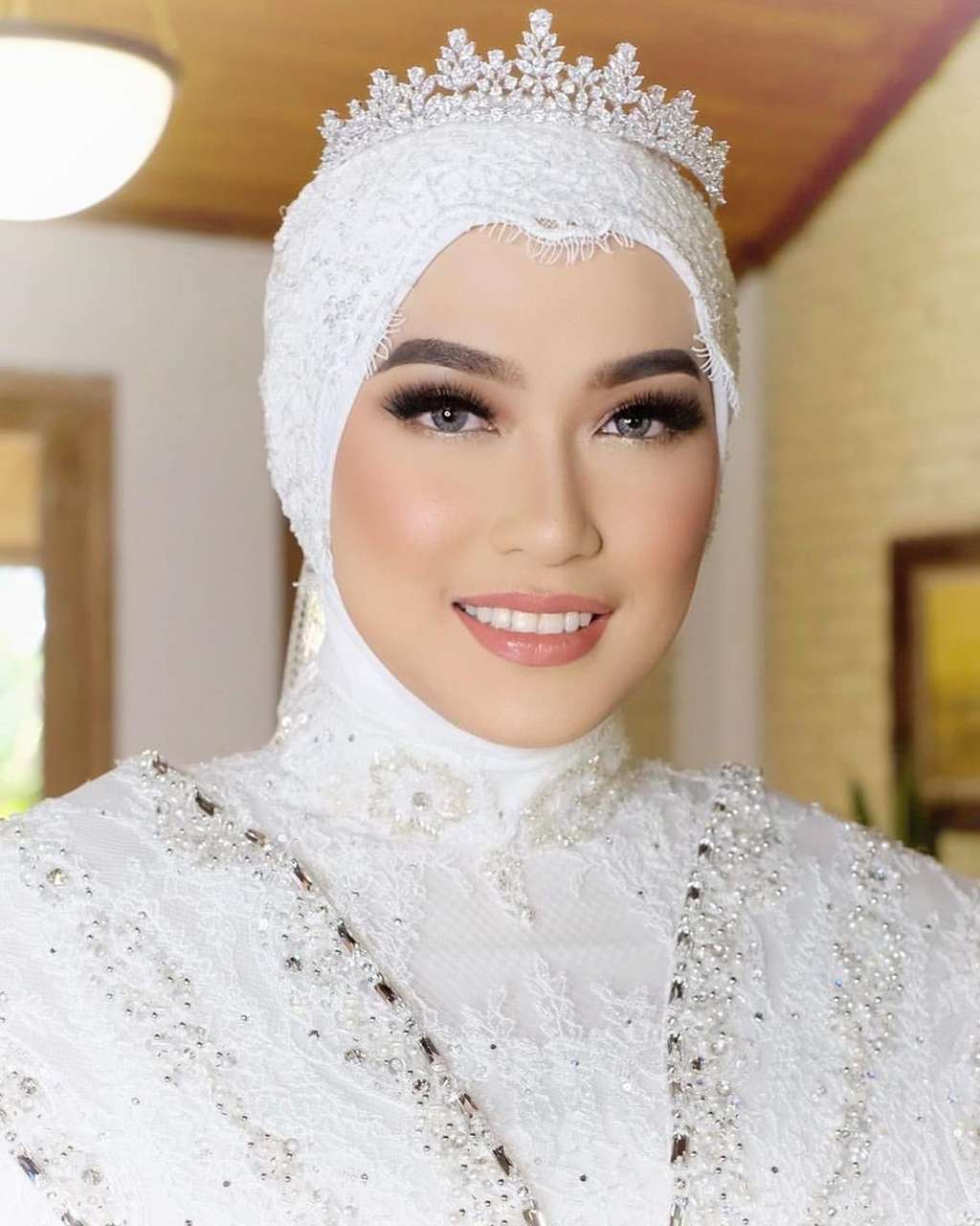 Pesona Cantiknya Kakak Ipar Nasution, Tatapannya Bikin Adem