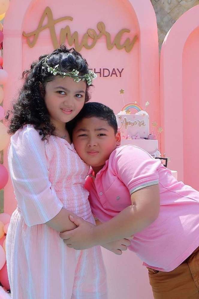 Potret Bahagianya Perayaan Ultah Putri Krisdayanti, Serba Pink