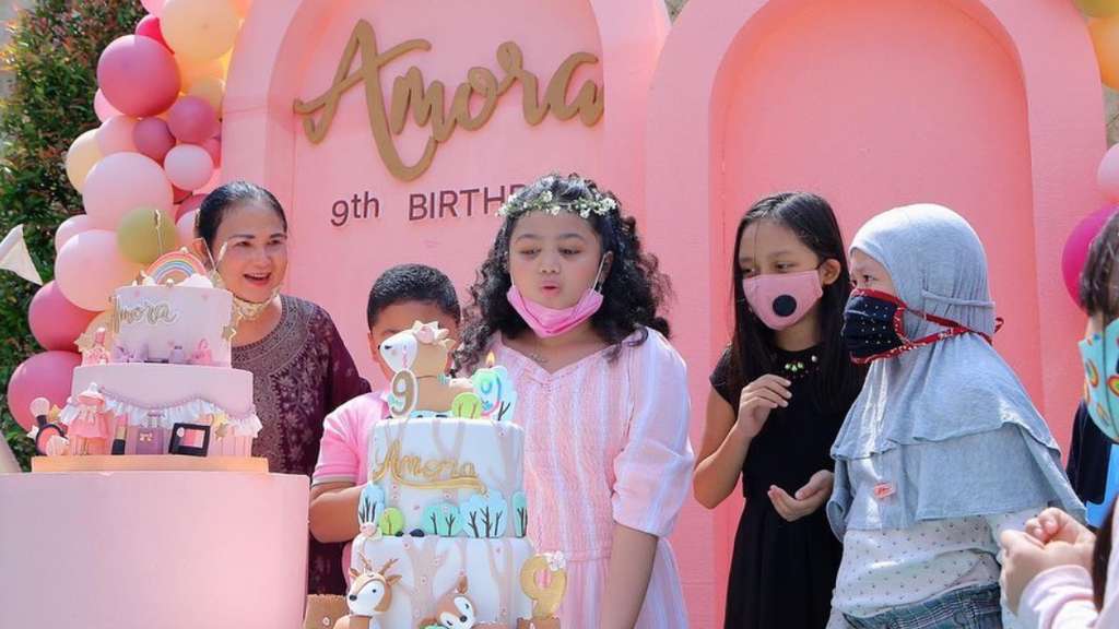 Potret Bahagianya Perayaan Ultah Putri Krisdayanti, Serba Pink