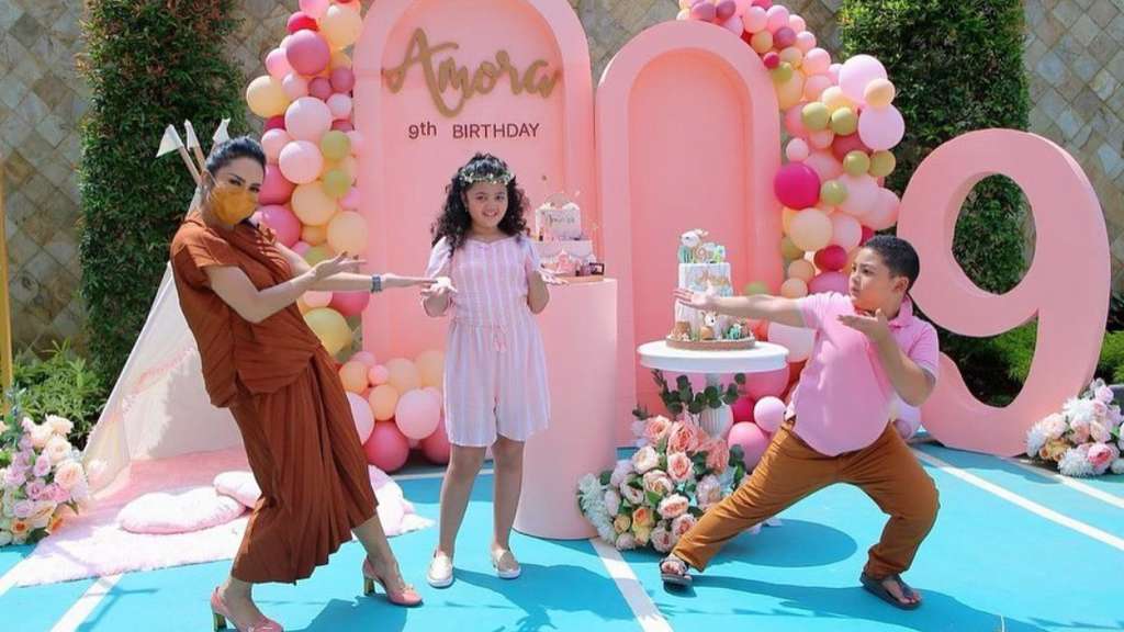 Potret Bahagianya Perayaan Ultah Putri Krisdayanti, Serba Pink