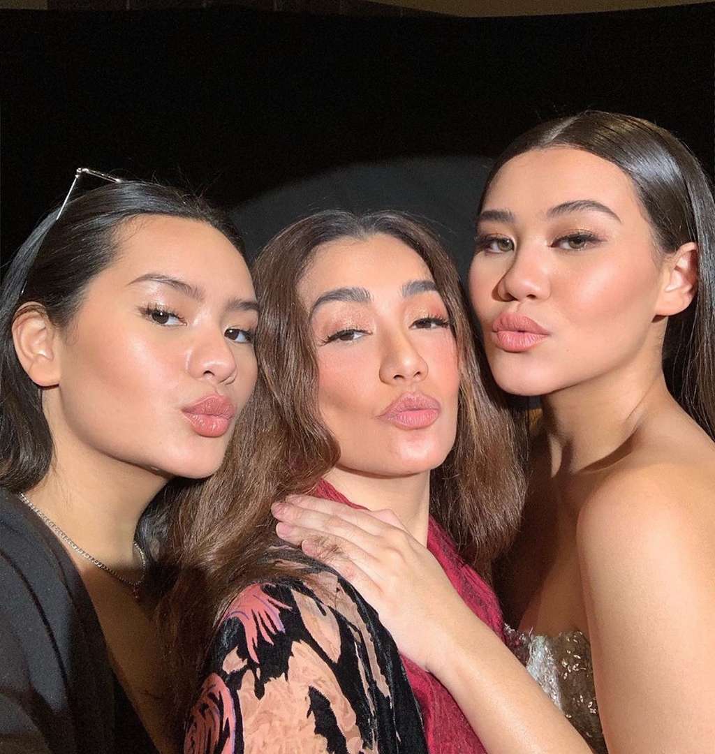 5 Potret Hangat Reza Artamevia & 2 Putrinya, Kayak Kakak-Adik!
