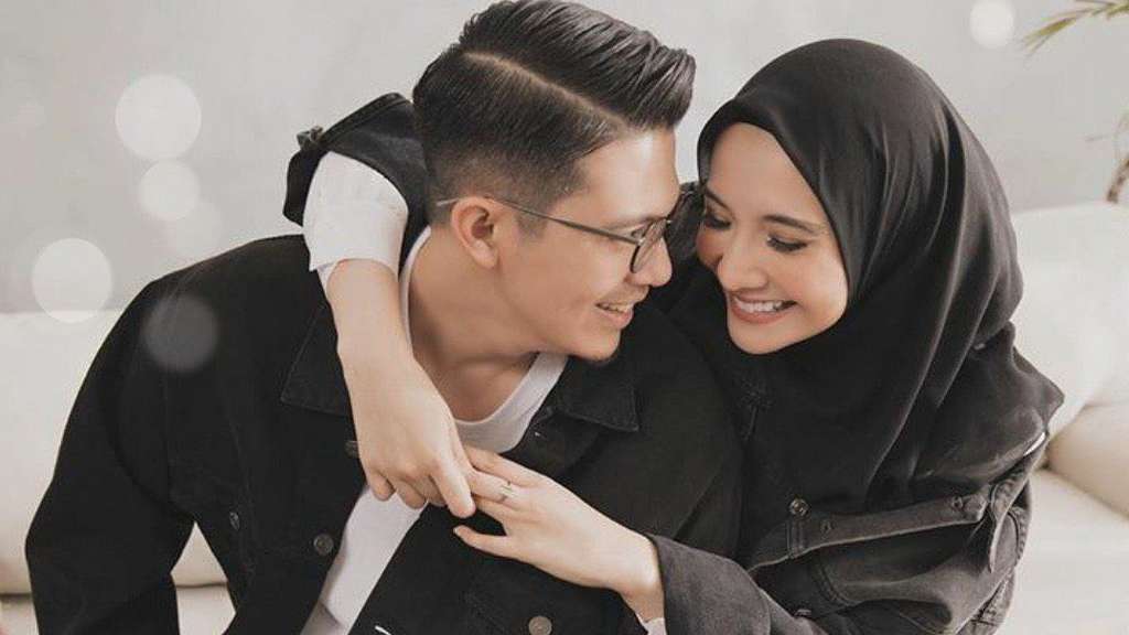 Potret Bahagia Zaskia Sungkar Umumkan Kehamilan Pertama