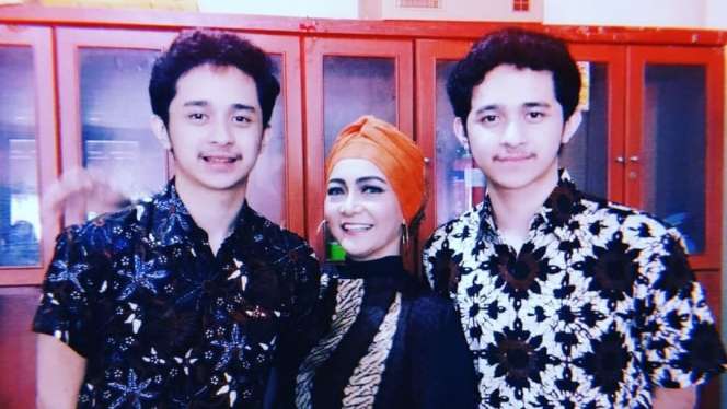 5 Seleb Indonesia yang Dikaruniai Anak Kembar, Gemas Abis!