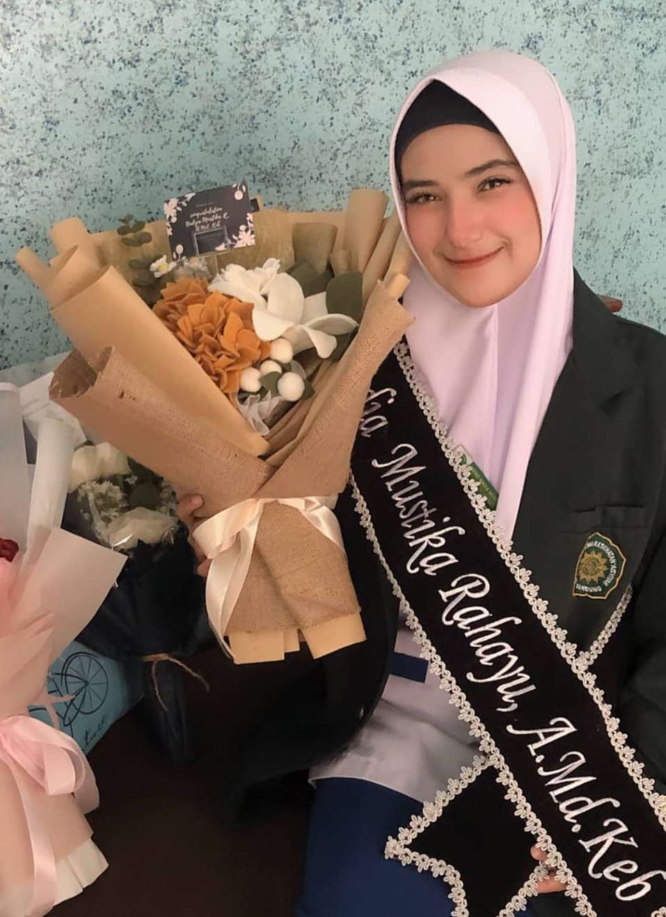 Meski Sibuk, 5 Artis Ini Tetap Berhasil Lulus Kuliah Lho