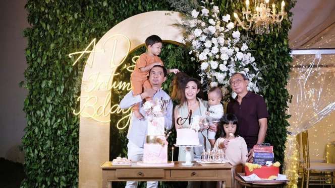 Potret Meriahnya Ultah Ayu Dewi Ke-36, Dekorasinya Mewah!