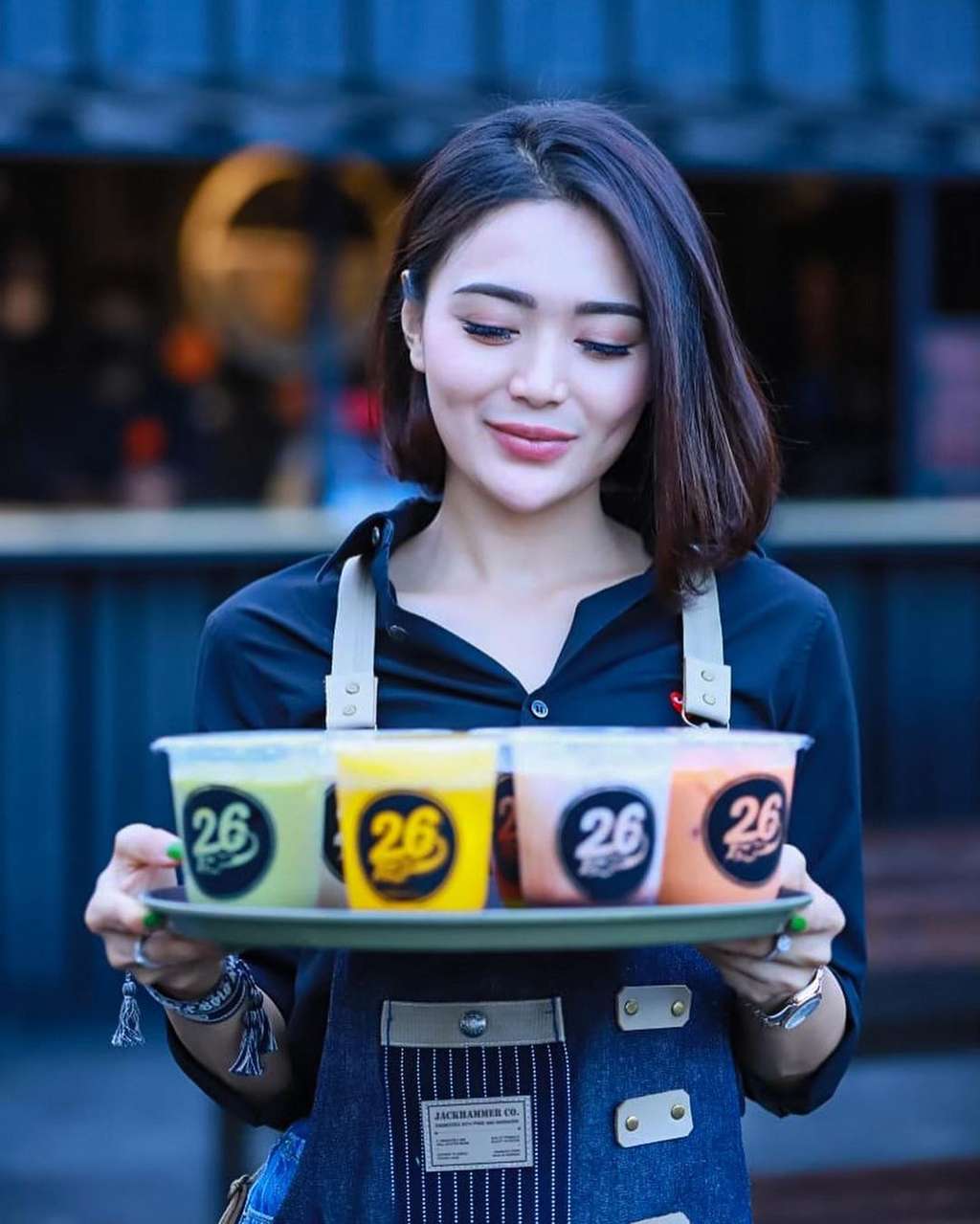Bikin Melek Mata! Intip Potret Seksi Wika Salim Jadi Barista