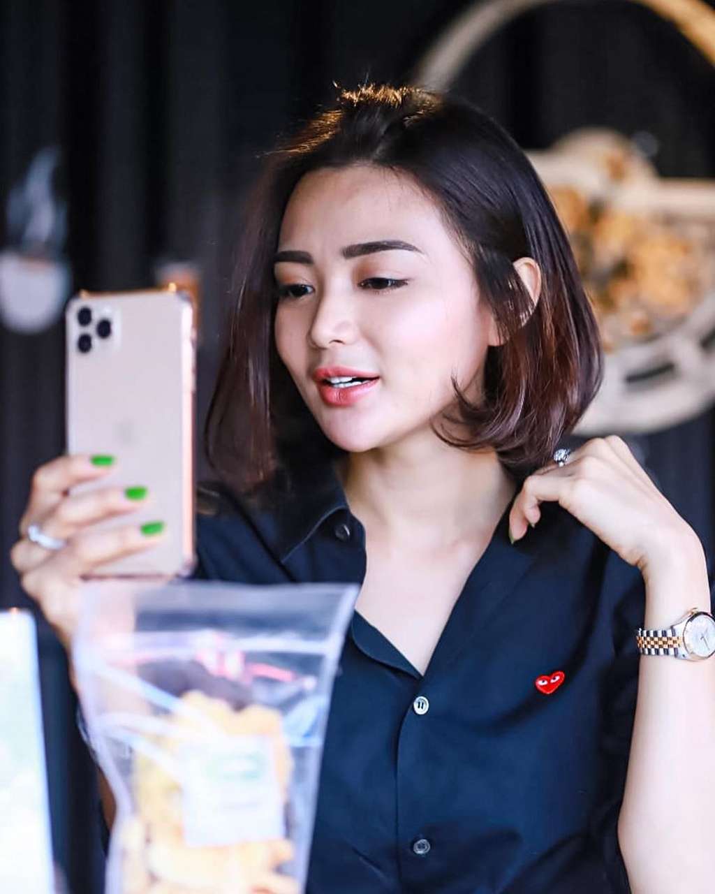 Bikin Melek Mata! Intip Potret Seksi Wika Salim Jadi Barista