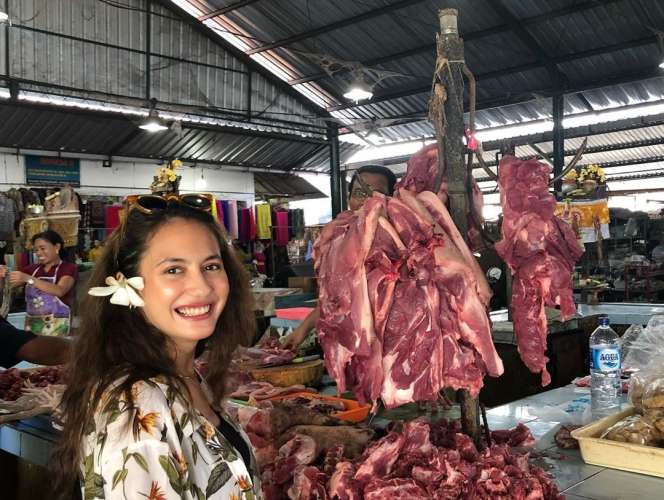 OOTD Seleb Ke Pasar Tradisional, Ada yang Pakai Daster Tipis!