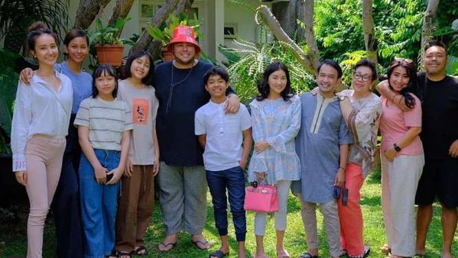 Jarang Terekspos, 5 Momen Mesra Ivan Gunawan & Bella Aprilia