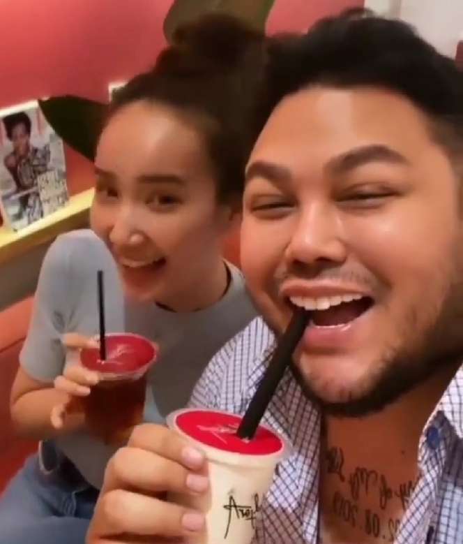 Jarang Terekspos, 5 Momen Mesra Ivan Gunawan & Bella Aprilia