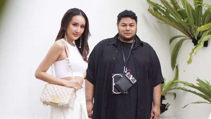 Jarang Terekspos, 5 Momen Mesra Ivan Gunawan & Bella Aprilia