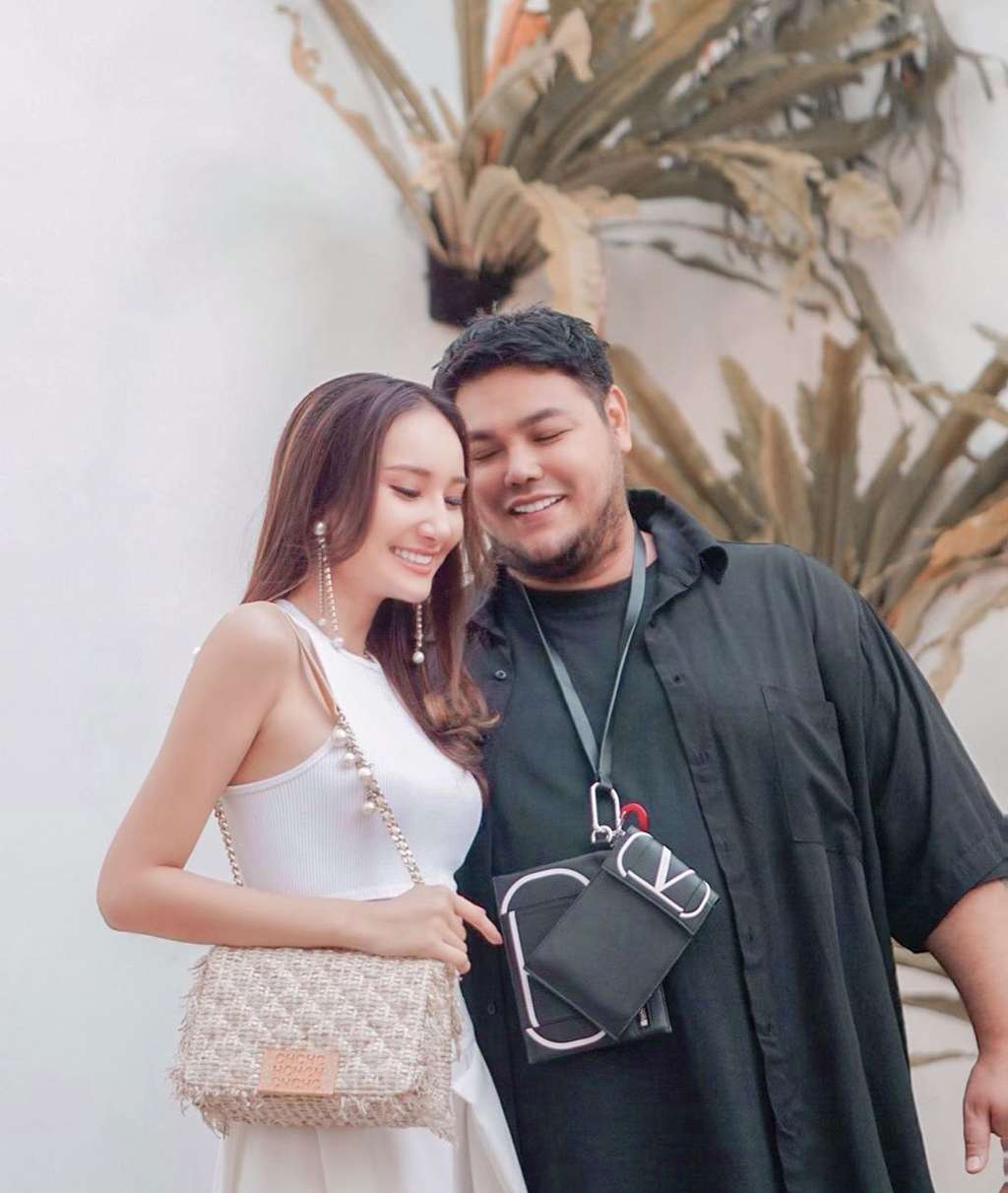 Jarang Terekspos, 5 Momen Mesra Ivan Gunawan & Bella Aprilia