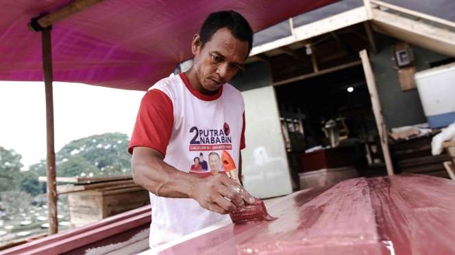 Melihat Lebih Dekat Proses Pembuatan Peti Mati Khusus Covid-19