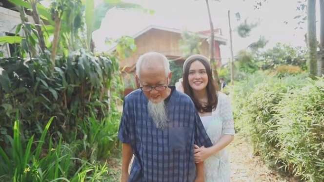 Momen Sang Ayah Masih Berharap Shandy Aulia Mendapat Hidayah