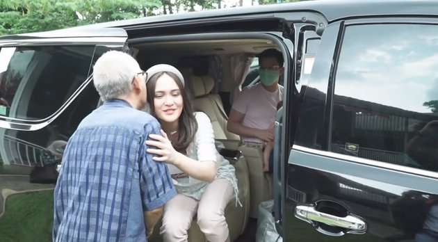 Momen Sang Ayah Masih Berharap Shandy Aulia Mendapat Hidayah