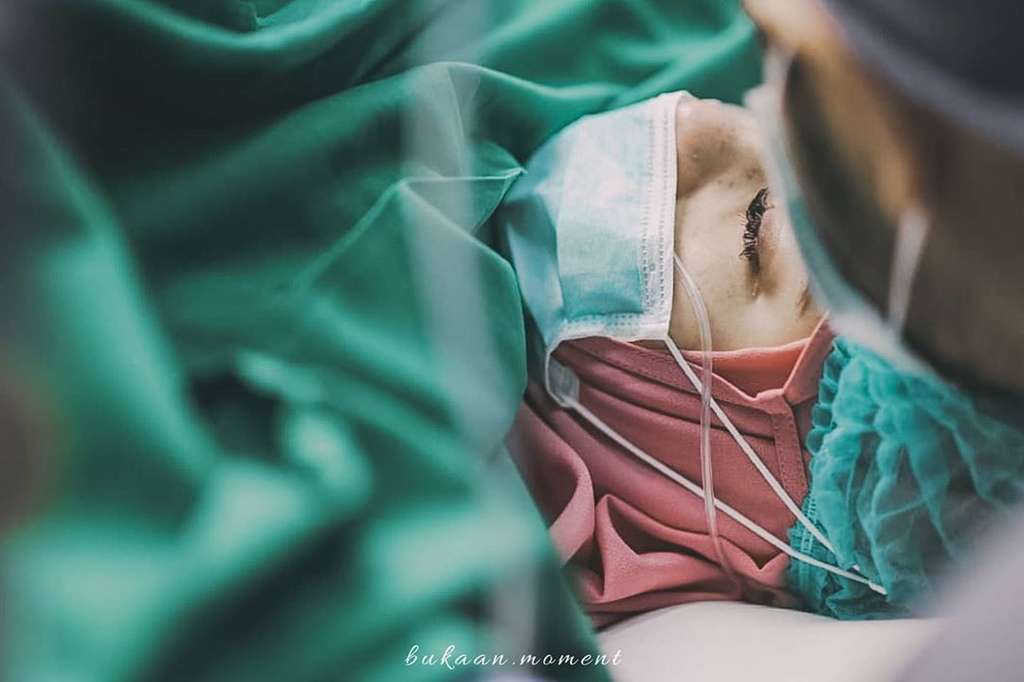 8 Potret Momen Haru Persalinan Irish Bella, Penuh Air Mata