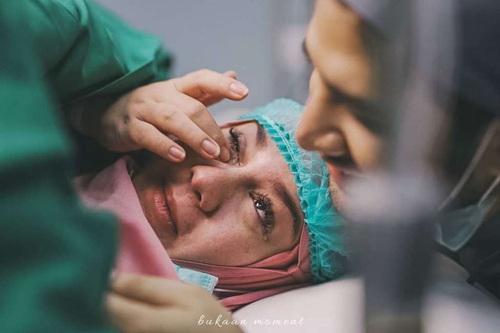8 Potret Momen Haru Persalinan Irish Bella, Penuh Air Mata