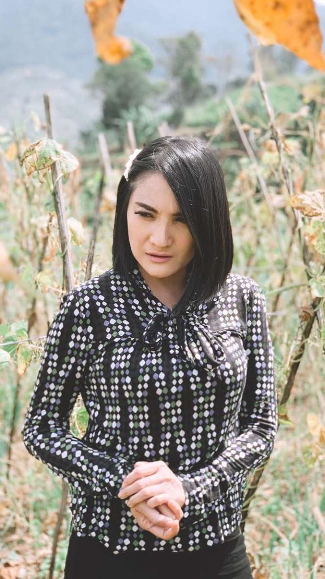 Lebih Tertutup, Potret Terbaru Kiki Amalia yang Bikin Pangling