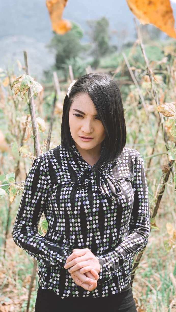 Lebih Tertutup, Potret Terbaru Kiki Amalia yang Bikin Pangling