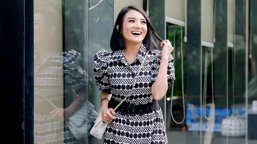 Lebih Tertutup, Potret Terbaru Kiki Amalia yang Bikin Pangling
