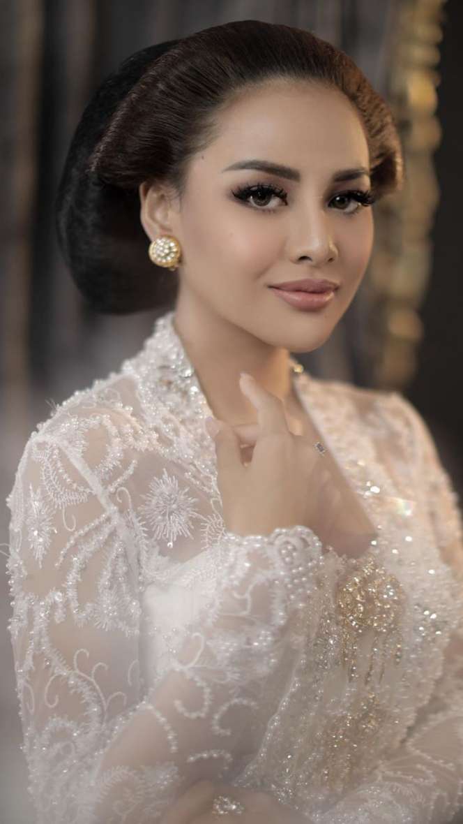 5 Seleb Cantik Ini Punya Bibir Seksi Nan Sensual, Mengagumkan!