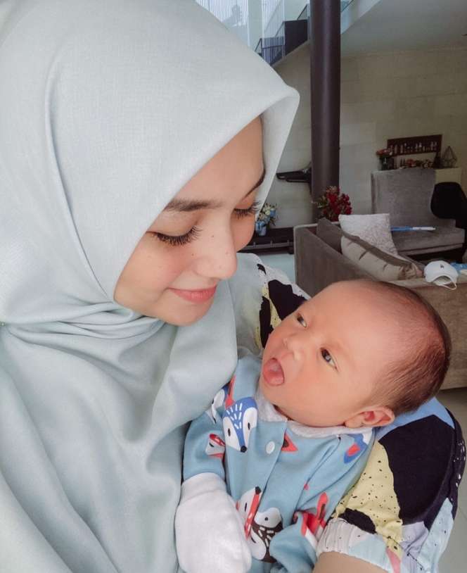 Potret 5 Seleb yang Melahirkan di Tengah Pandemi Corona