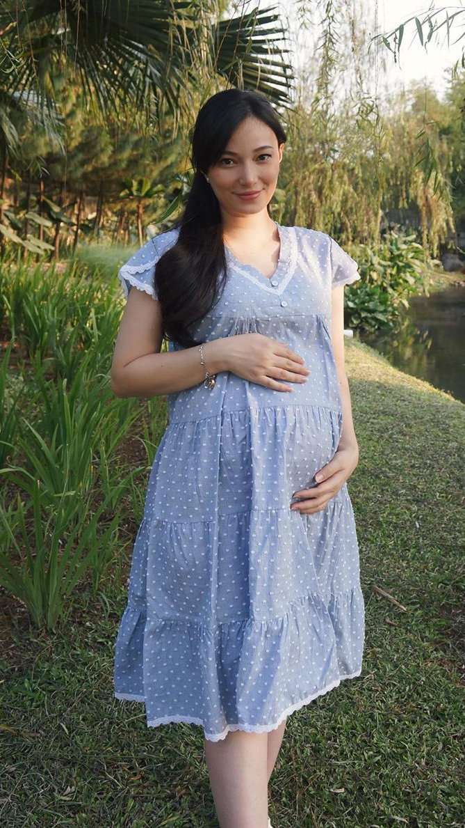 Gaya 5 Seleb Pamer Baby Bump, Cantiknya Nggak Memudar!