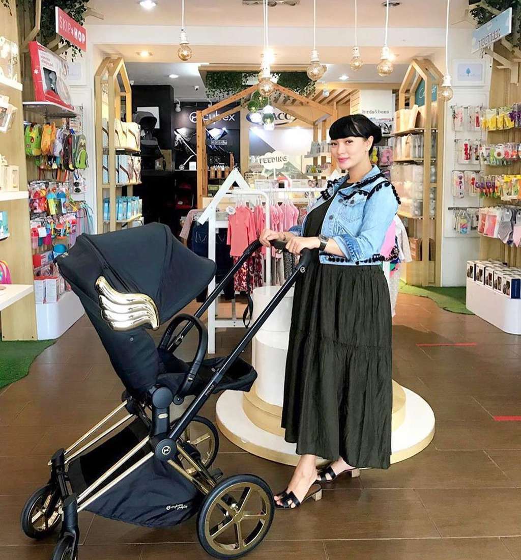 Gaya 5 Seleb Pamer Baby Bump, Cantiknya Nggak Memudar!