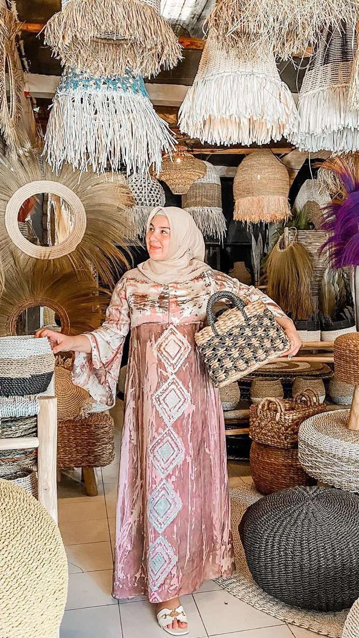 Gaya 5 Seleb Pamer Baby Bump, Cantiknya Nggak Memudar!