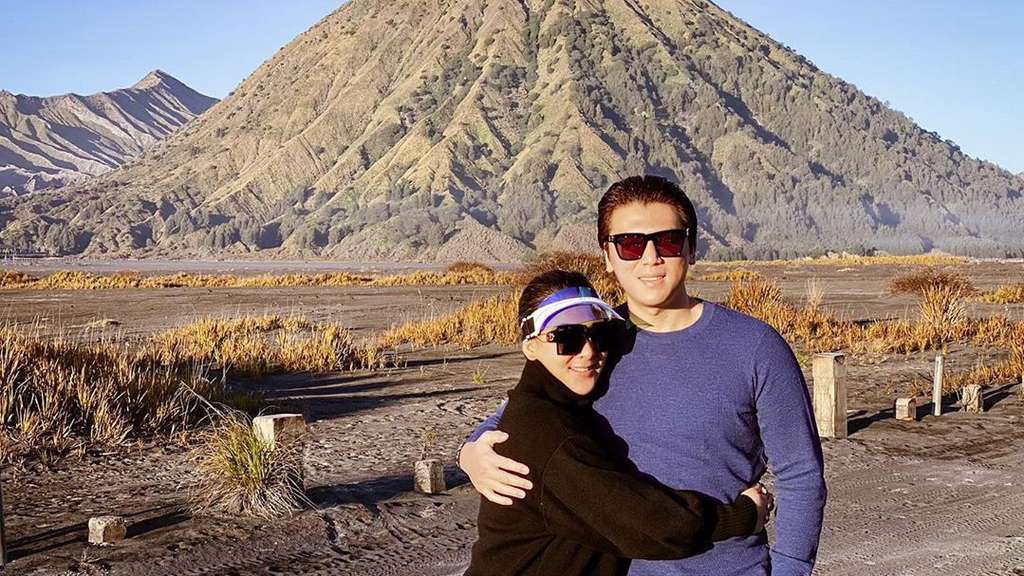Mengintip Serunya Liburan Syahrini dan Reino Barack di Bromo