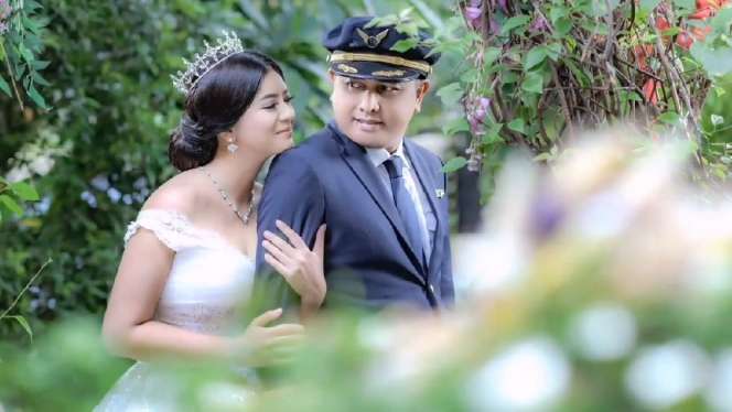 Deretan Potret Bahagia 5 Seleb yang Menikah dengan Pilot