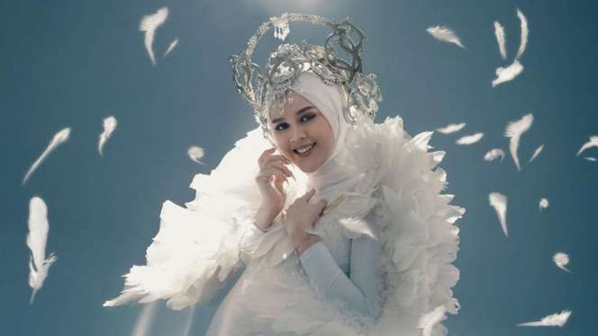 Inspirasi Potret Maternity Tertutup ala 5 Seleb Cantik