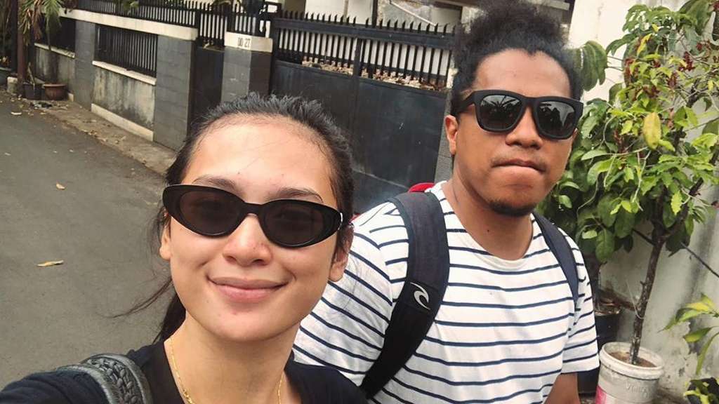 Sempat Tak Direstui, 5 Momen Mesra Arie & Indah Permatasari
