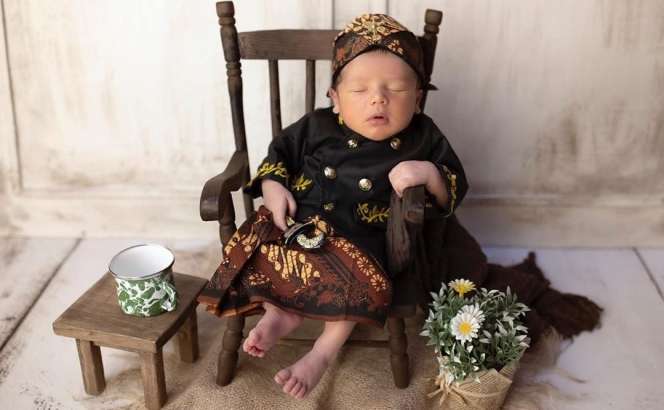 Gemasin! Potret Imut Baby Saka, Putra Pertama Andhika dan Ussy